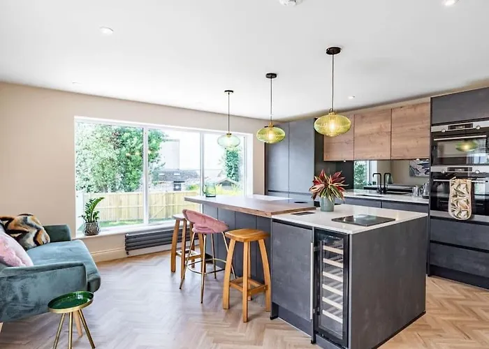 בית נופש Northdene - 5 Star District