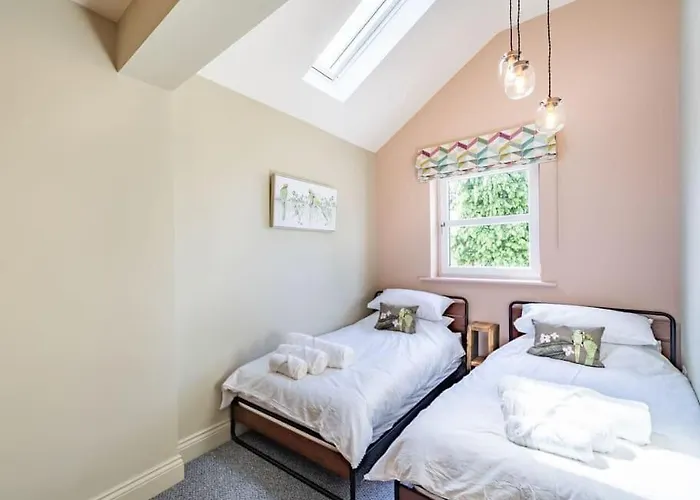 בית נופש Northdene - 5 Star District