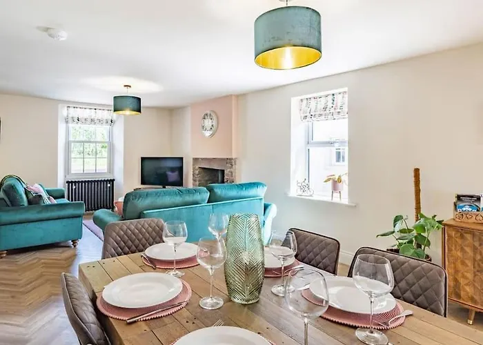 בית נופש Northdene - 5 Star District